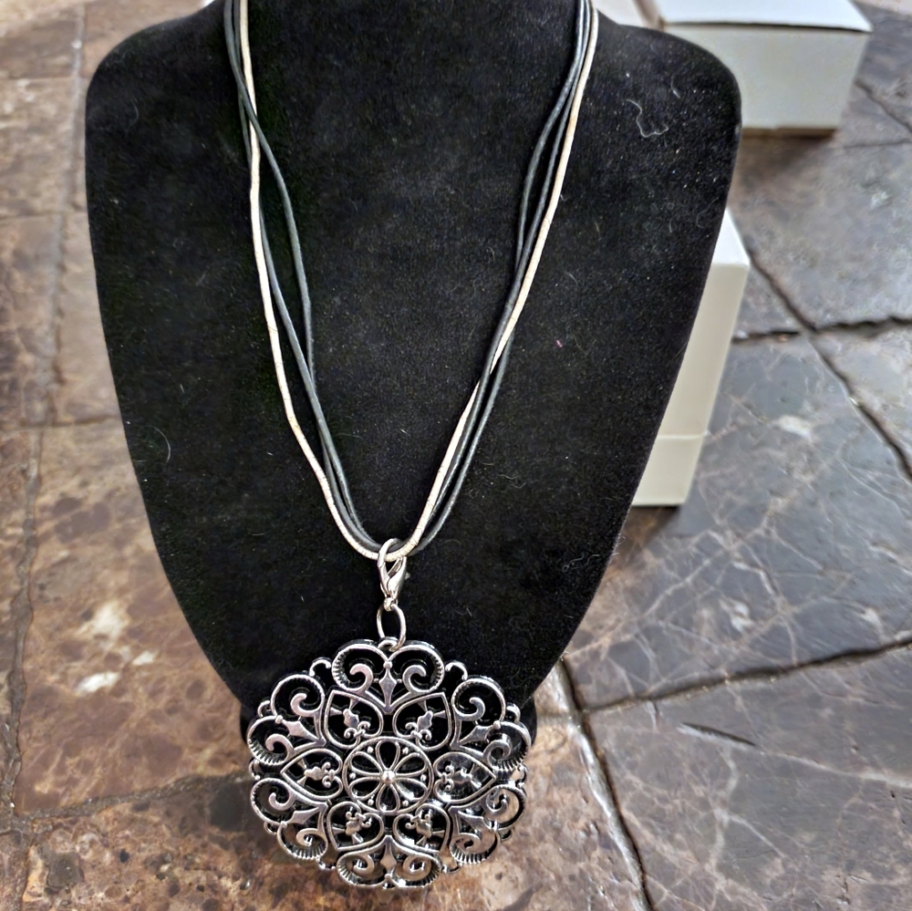 🚫SOLD🚫Chicos Silver & Black Leather Chain with Silver Medallion - Picture 2 of 4